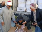 جانب من توزيع اللحوم