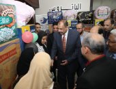 جانب من تسليم المحافظ الأجهزة