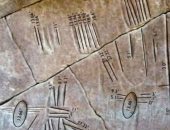 الكتابات الفلكية على الصخور العنكبوتية فى عصر ما قبل التاريخ بالوادى الجديد لغز حير الباحثين.. تنتشر بعدة مواقع أثرية بالخارجة وتنيدة والجلف الكبير.. إحدى أشكال الكتابة الهندسية وتحدد الخسوف والكسوف بدقة.. صور