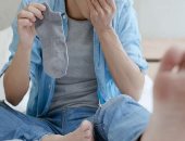 رجل يصاب بعدوى فطرية نتيجة عادة شم الجوارب