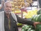  عم فتحي يوسف أقدم بائع بطيخ بشبرا