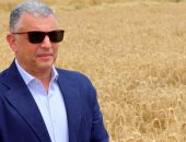 محافظ الإسماعيلية فى حقول القمح