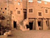 سر لا يعرفه الكثيرون.. "الكرشيف" مادة سحرية لبناء المنازل في سيوة منذ قرون.. تتكون من الطين الممزوج بالملح للحماية من حرارة الصحراء.. واستخدمت فى ترميم حصن شالي وبناء المنازل والفنادق والمنتجعات السياحية.. صور