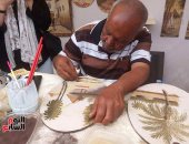 برمل الواحات الملون.. أحمد بيرسم لوحات فنية مبهجة بتعبر عن الحياة المصرية