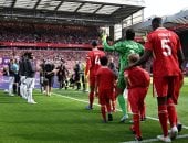 ممر شرفي من أرسنال لنجوم ليفربول احتفالا بأبطال الدوري الإنجليزي.. فيديو