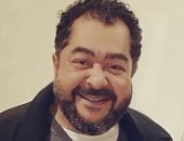 نجل طارق عبد العزيز ينشر صورة له على فيس بوك ويعلق: وحشتنى أوى يا جبل