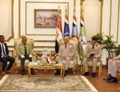 الفريق أول عبد المجيد صقر يلتقى وزير الدفاع بدولة مدغشقر