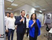 نقيب الصحفيين يزور "اليوم السابع" ويشيد بالمشاركة فى انتخابات النقابة.. صور