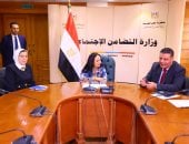 وزيرة التضامن الاجتماعي تلتقي أعضاء البعثة الإشرافية لحج الجمعيات الأهلية بالوزارة