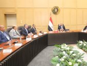 وزير الصناعة يلتقي كبار مصنعي الحديد