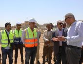 محافظ أسوان يتابع مشروع محطة مياه إدفو الجديدة