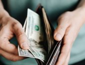 عادة مالية بسيطة تجعلك أكثر سعادة مهما كان دخلك.. دراسة أسترالية تكشف السر