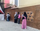 تركيز ومراجعة.. طلاب الثانوية يستعدون لامتحانى الكيمياء والجغرافيا "صور"
