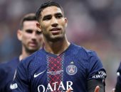 أشرف حكيمي لاعب منتخب المغرب ونادي باريس سان جيرمان الفرنسي