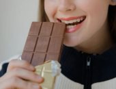 تناول الشكولاتة