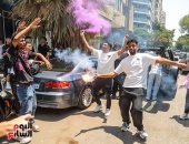 طلاب الثانوية العامة يحتفلون بانتهاء الامتحانات بالورود والزغاريد ويوجهون رسائل شكر لأسرهم: كانوا داعمين طوال العام.. فرحتنا تكتمل بظهور النتيجة.. وسهولة بالأحياء والرياضيات والإحصاء.. صور