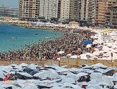الجمعة الأولى بعد الامتحانات.. شواطئ الإسكندرية ترفع شعار كامل العدد