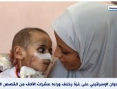 والدته الحامل وأشقاؤه استشهدوا.. عمر طفل تحول لصرخة في وجه العالم