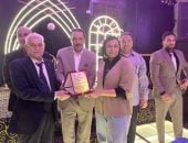 رئيس فرع منظمة خريجى الأزهر بسوهاج يُكرّم المتميزين والموهوبين