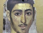 بورتريهات الفيوم.. فن ميز حضارة المحافظة منذ آلاف السنين.. ترجع للعصور اليونانية والرومانية.. لوحات زيتية مرسومه بالشمع على الخشب أو القماش بأحجام 20× 30 سم.. وجميع المرسومين يتميزون بالشعر المجعد.. صور