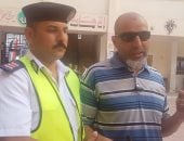 كفيف يدلى بصوته فى دمياط