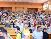 توافد الطلاب على الجامعة الأهلية 