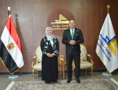 رئيس جامعة دمياط والدكتورة لمياء السلنتى