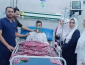 الشاب بعد إنقاذه من لدغات الكوبرا