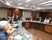 محافظ الجيزة يعقد اجتماعًا لمتابعة ملفات العمل 