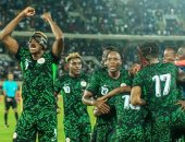 منتخب نيجيريا يتمسك بأمل التأهل للمونديال