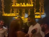 السقا وماجد المصرى يفاجئان إليسا فى عيد ميلادها.. والمطربة تتغزل فى كريم فهمى