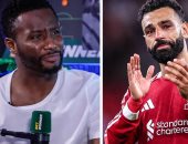 محمد صلاح والنجم النيجيري السابق جون أوبي ميكيل