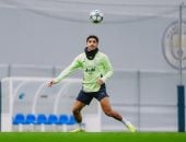 عمر مرموش نجم السيتي في تدريبات الفريق