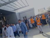 وفود مصريون مغتربون فى االكويت إلى السفارة المصرية للإدلاء بأصواتهم فى انتخابات مجلس النواب فى الكويت