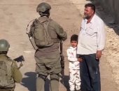 طفل فلسطيني أمام جندي صهيوني 