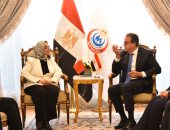 نائب رئيس مجلس الوزراء وزير الصحة يستقبل وزيرة صحة البحرين