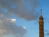 برج القاهرة وطائرات شراعية 