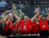 احتفالات لاعبى الأهلي بلقب سوبر اليد بعد الفوز على سموحة