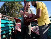 محافظ الإسماعيلية يستوقف سيارة نقل لحوم مخالفة