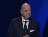 إنفانتينو يشيد بأداء بيراميدز في إنتركونتيننتال ويتسلم قميصا تذكاريا من ممدوح عيد