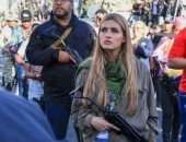 حسناوات فنزويلا يحملن الأسلحة استعدادا لمواجهة ترامب 