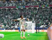 سالم الدوسري لاعب منتخب السعودية