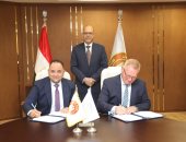 وزير العمل يشهد تجديد اتفاقية عمل جماعية