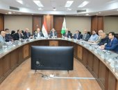  محافظ الجيزة يستعرض عدد من الفرص الاستثمارية