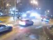 السيارة تطير في الهواء