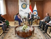 جانب من لقاء المهندس كريم بدوى وزير البترول مع وفد البنك الأوروبى 