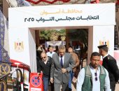 محافظ أسوان يتفقد اللجان