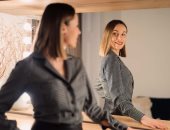 ليه شكلنا بيكون أحلى فى مراية الحمام عن الصور الفوتوغرافية؟.. اعرف السبب