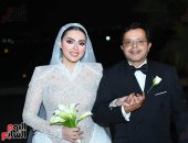 لقطات زفاف ابنة محمد هنيدى.. بكاء ورقص وغناء وأحمد السقا يشعل الحفل بالطبلة.. صور 