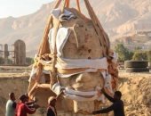 أنظار المشاهدين صوب «ملايين السنين».. الأقصر على موعد مع حدث عالمى غدا.. رفع تمثال لأمنحتب الثالث بعد 3 آلاف سنة وسط الرمال.. المجسم الجديد يزن 60 طنا بارتفاع 10 أمتار.. والملك يظهر جالسا واضعا يديه على فخذيه